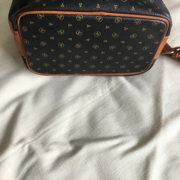 Beautiful Valleverde Shoulder/Crossbody Drawstring Leather Bag - Picture 4 of 10